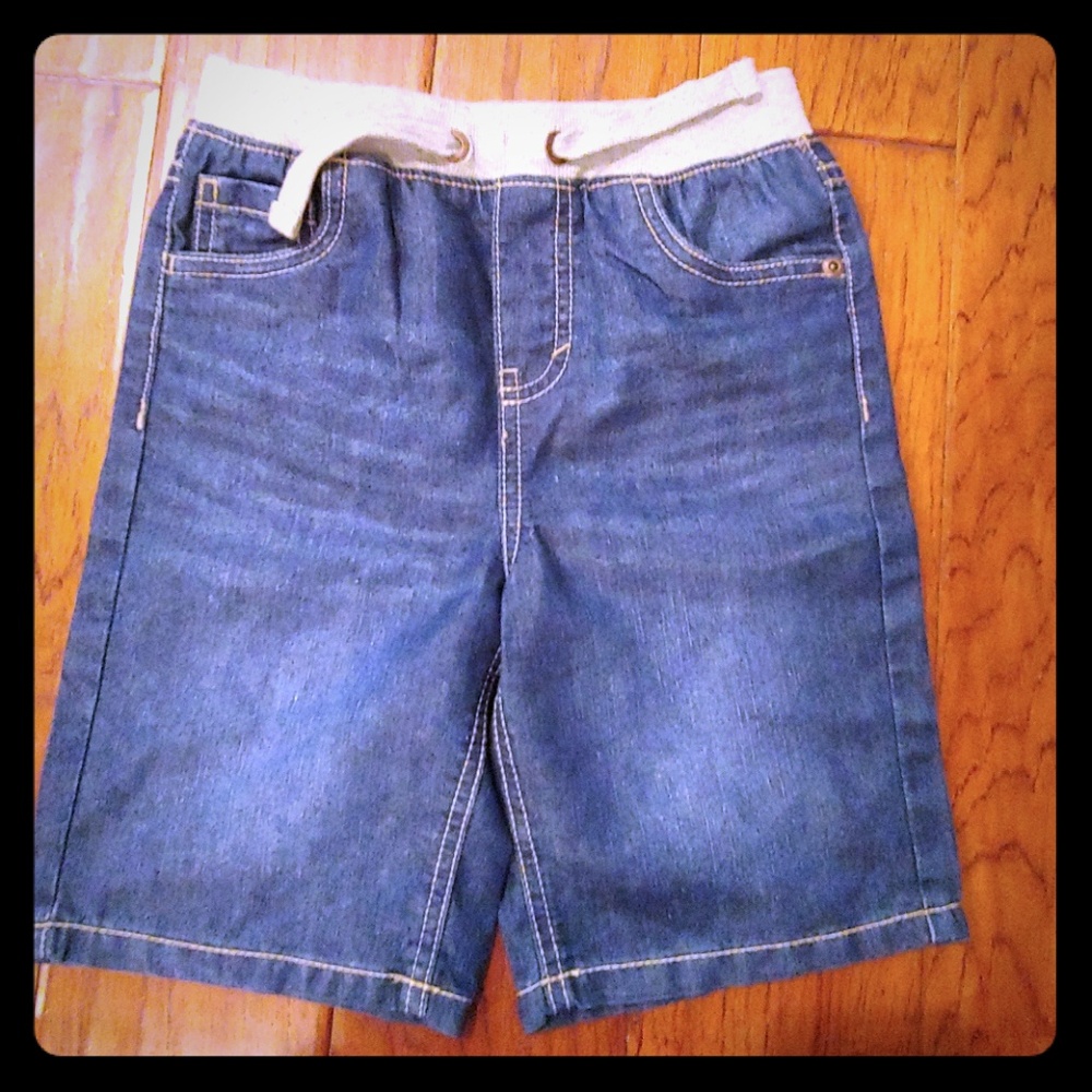 Denim shorts with elastic waist